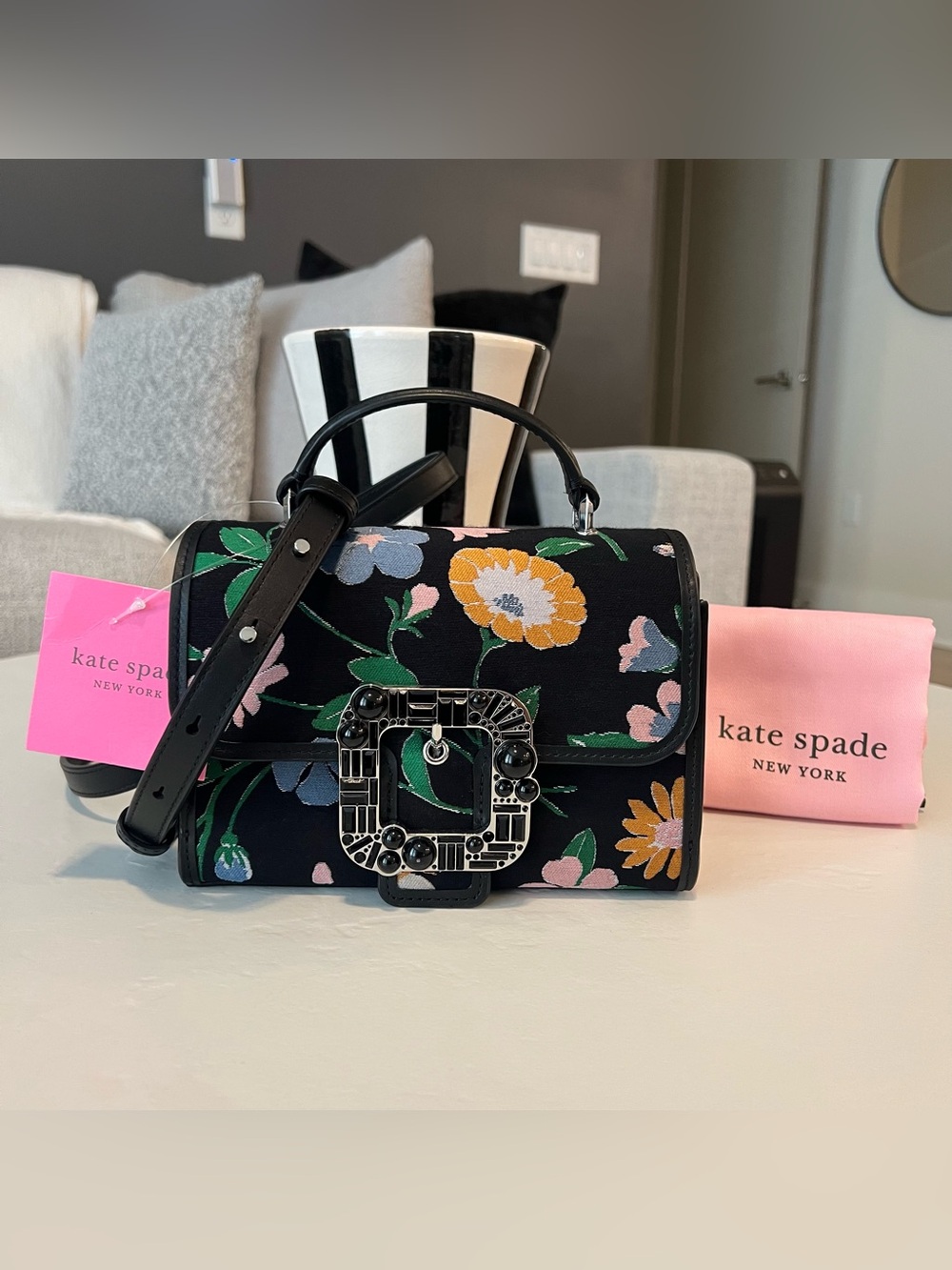 Kate Spade Lovitt Buckled Floral
Jacquard Small Top-handle
Crossbody